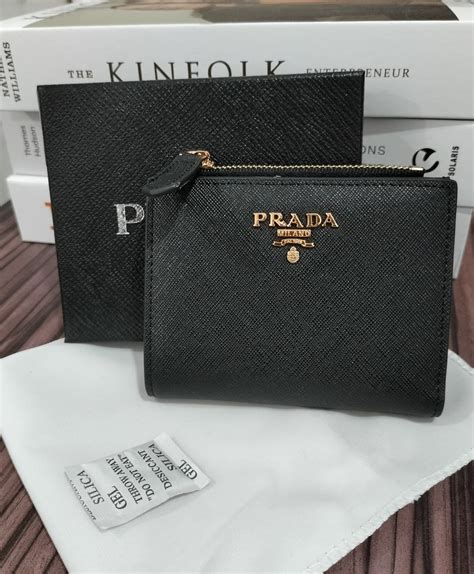 dompet prada